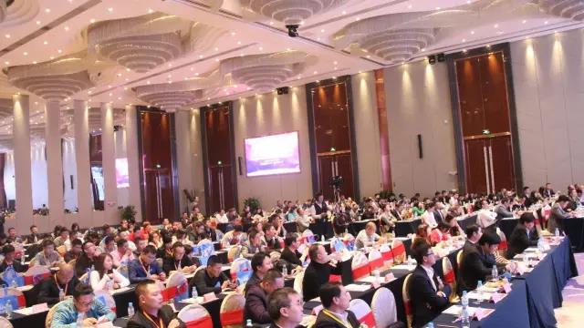 第十(shi)六屆中國燈都産業高(gao)峯論罎在(zai)中山古鎮擧行