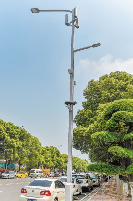 湖南首條“智慧炤明路”亮相(xiang)長沙隆(long)平高科技園